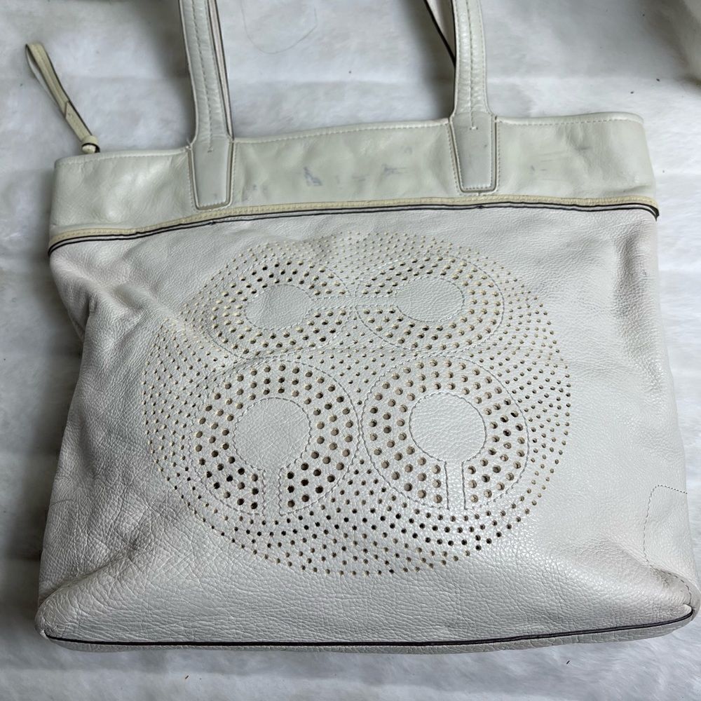 Coach leather beige tote bag with front laser cut logo design . - Picture 3 of 13